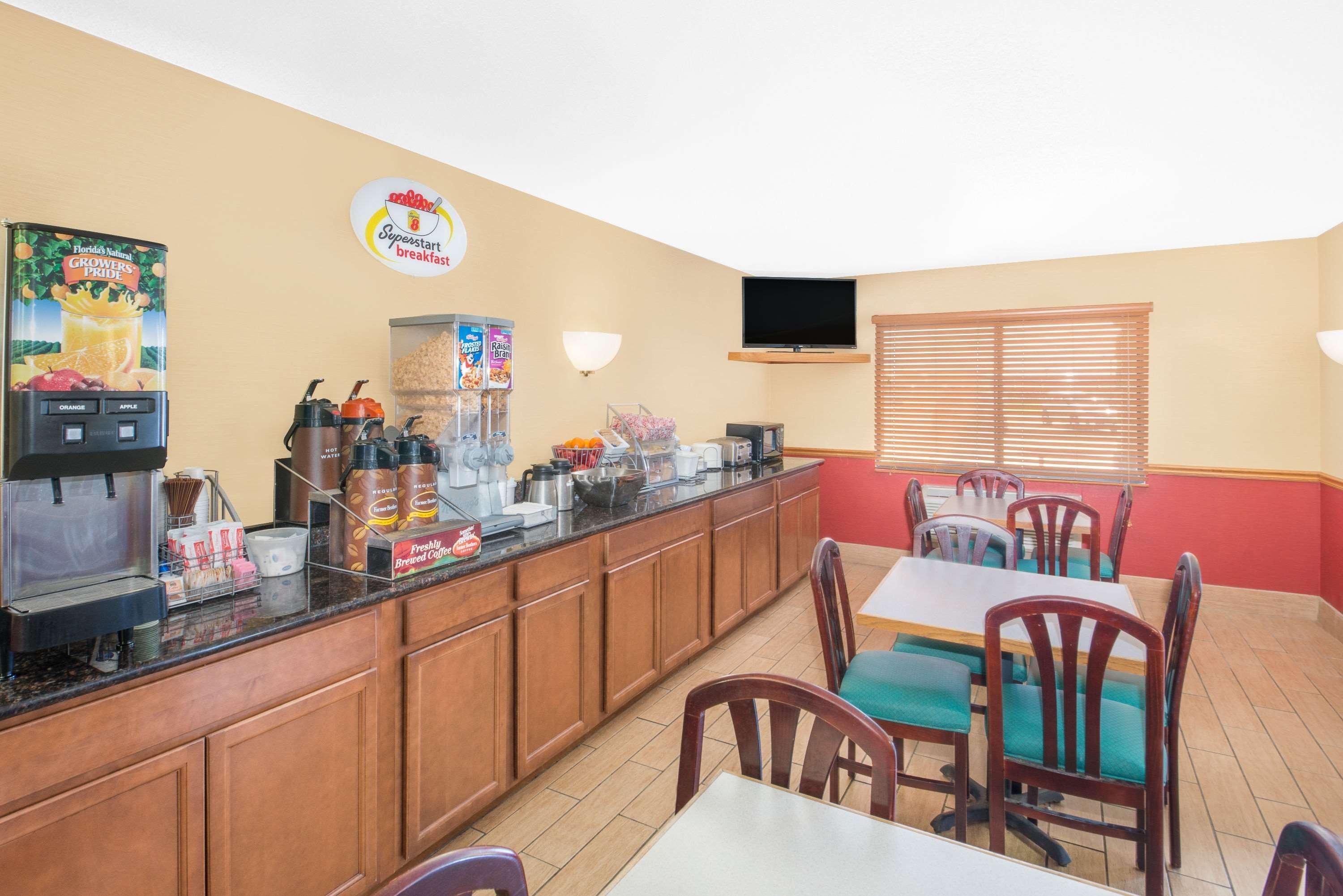 Super 8 By Wyndham Marshalltown Kültér fotó